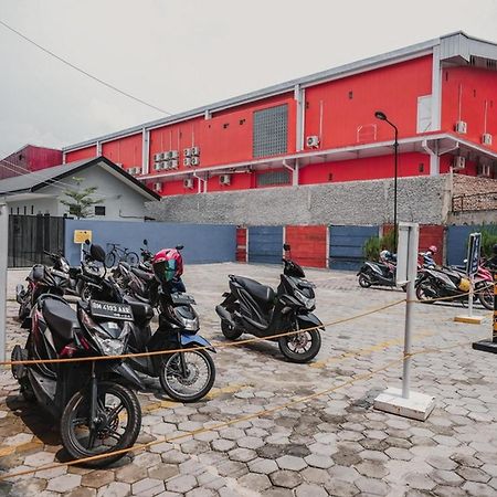 Reddoorz Premium @ Dna Fun Zone Pekanbaru Exterior photo